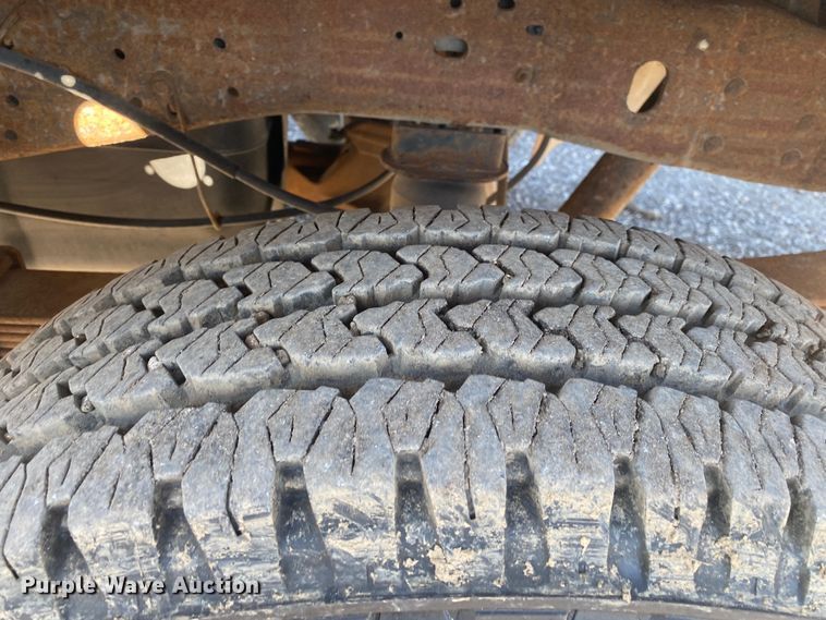 image for item JW9186 2005 Ford F250 Super Duty  utility bed pickup truck