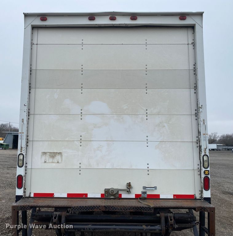 image for item JW9205 2005 Freightliner Business Class M2  box truck