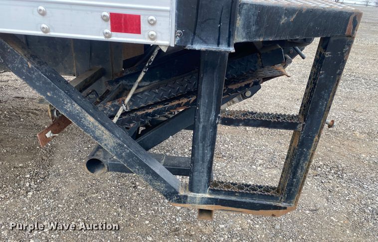 image for item JW9205 2005 Freightliner Business Class M2  box truck