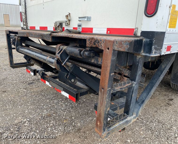 image for item JW9205 2005 Freightliner Business Class M2  box truck