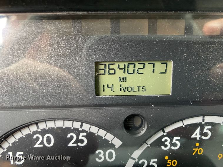 image for item JW9205 2005 Freightliner Business Class M2  box truck