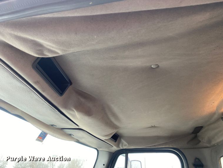 image for item JW9205 2005 Freightliner Business Class M2  box truck