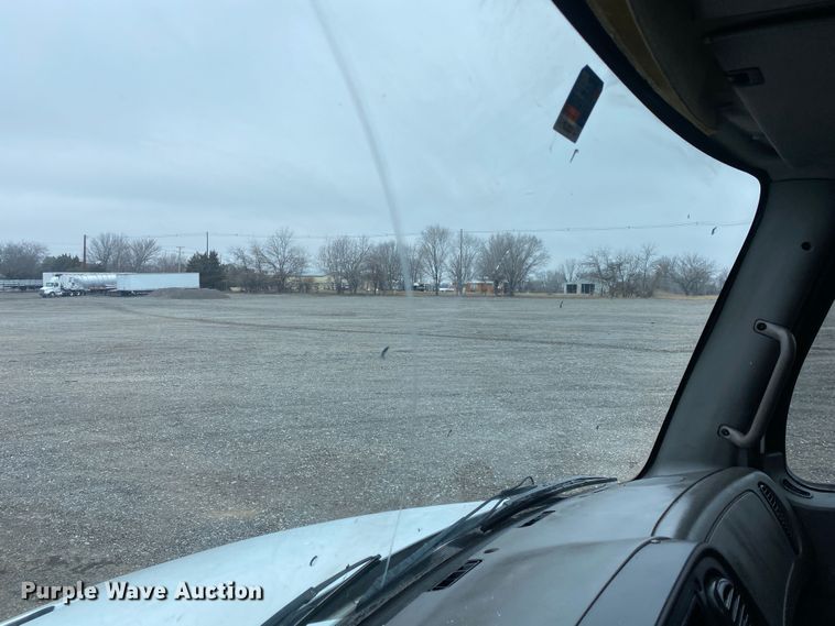 image for item JW9205 2005 Freightliner Business Class M2  box truck