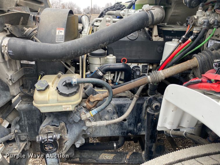 image for item JW9205 2005 Freightliner Business Class M2  box truck