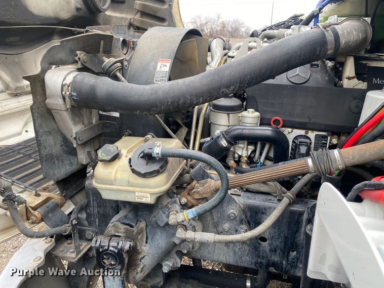 image for item JW9205 2005 Freightliner Business Class M2  box truck