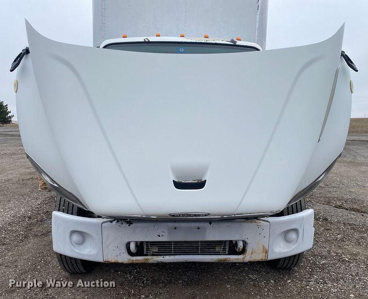 image for item JW9205 2005 Freightliner Business Class M2  box truck