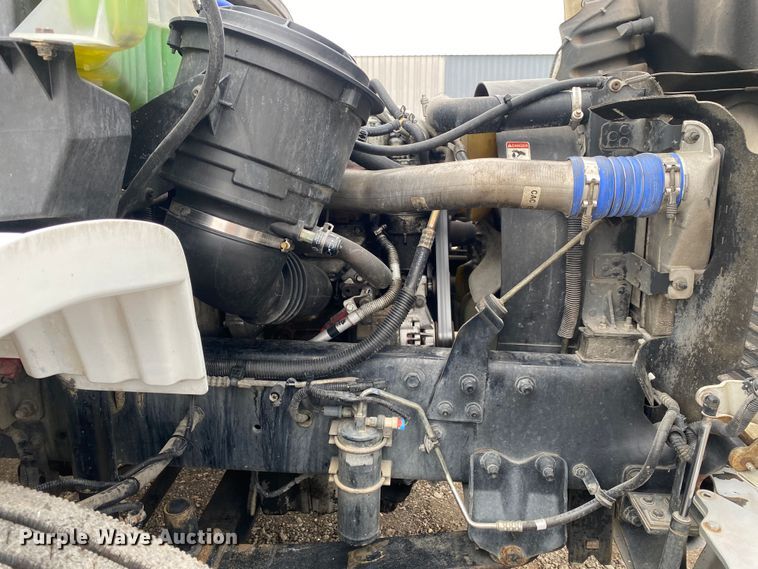 image for item JW9205 2005 Freightliner Business Class M2  box truck