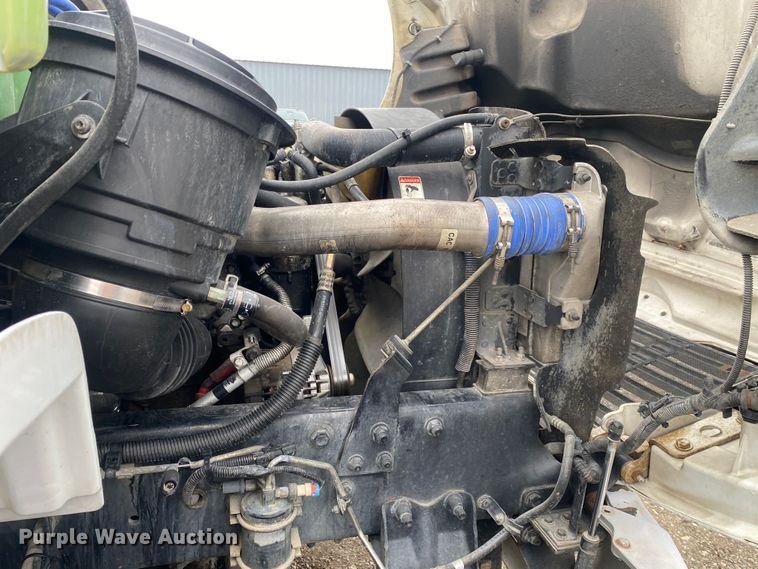 image for item JW9205 2005 Freightliner Business Class M2  box truck