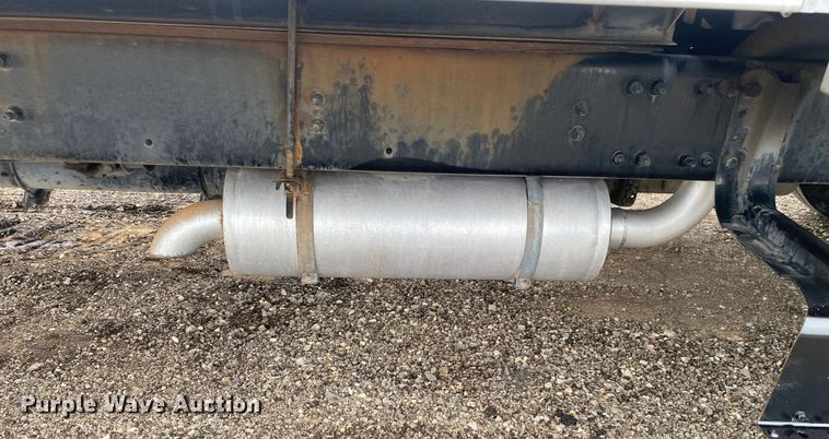 image for item JW9205 2005 Freightliner Business Class M2  box truck