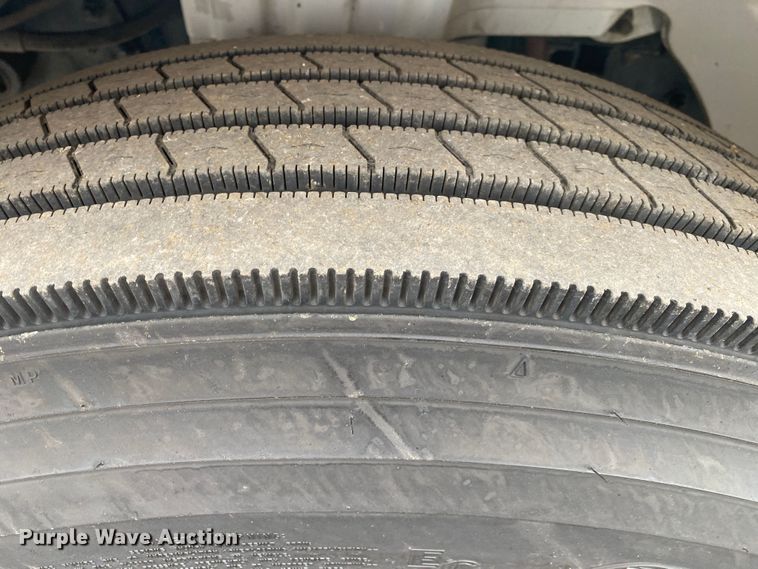 image for item JW9205 2005 Freightliner Business Class M2  box truck