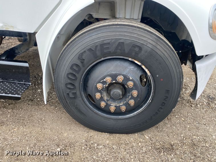 image for item JW9205 2005 Freightliner Business Class M2  box truck