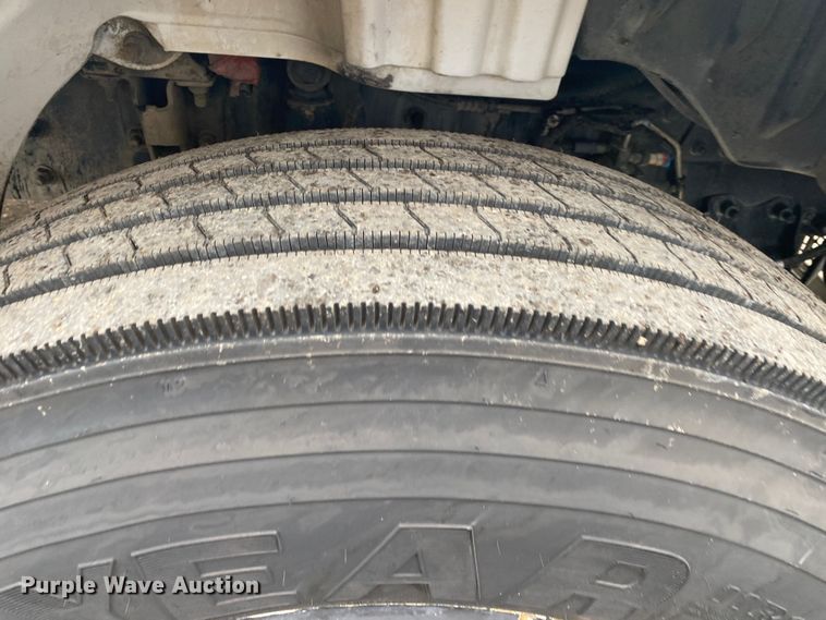 image for item JW9205 2005 Freightliner Business Class M2  box truck