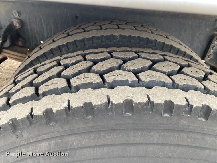 image for item JW9205 2005 Freightliner Business Class M2  box truck