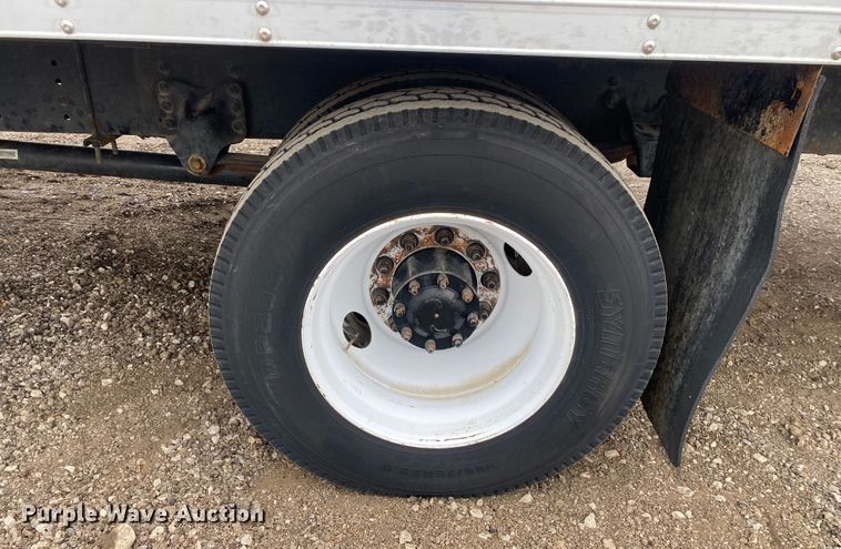 image for item JW9205 2005 Freightliner Business Class M2  box truck