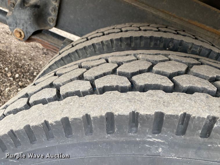 image for item JW9205 2005 Freightliner Business Class M2  box truck