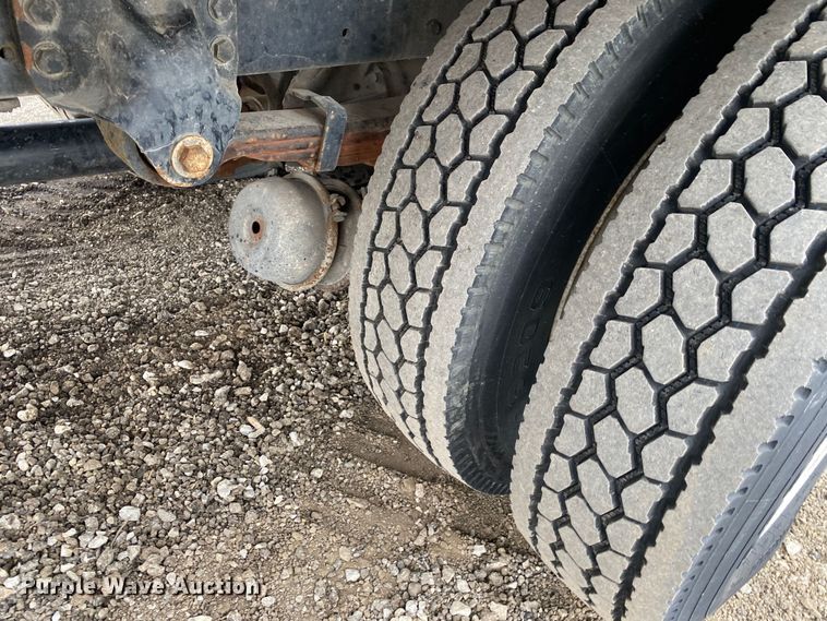 image for item JW9205 2005 Freightliner Business Class M2  box truck