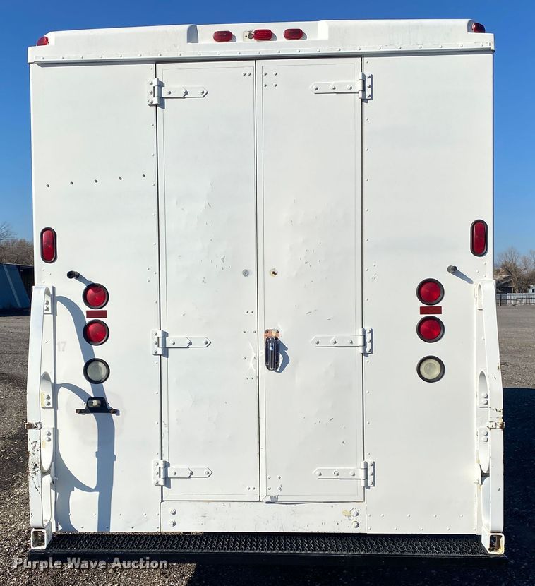 image for item JW9286 2005 Freightliner MT55  delivery van