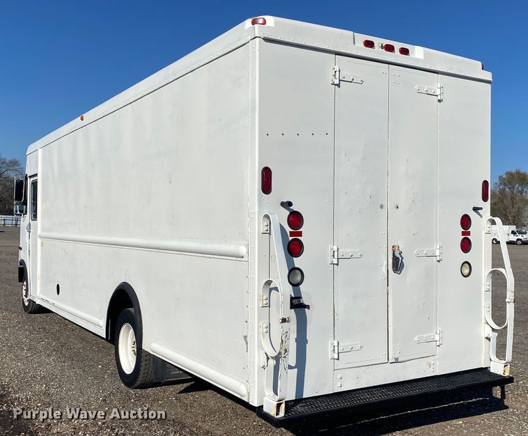 image for item JW9286 2005 Freightliner MT55  delivery van