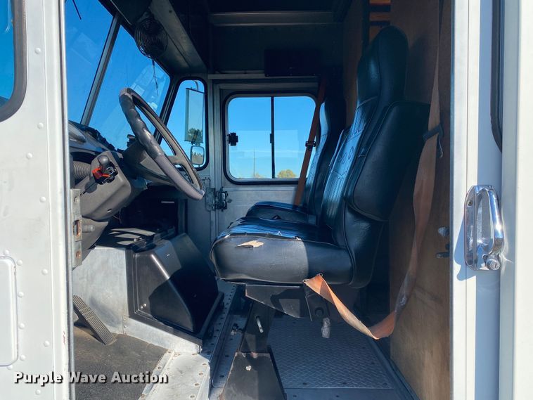 image for item JW9286 2005 Freightliner MT55  delivery van