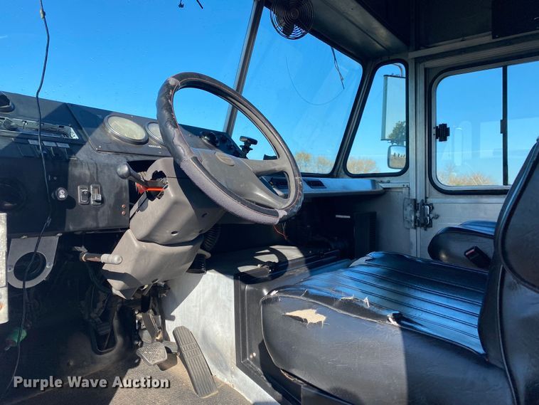 image for item JW9286 2005 Freightliner MT55  delivery van