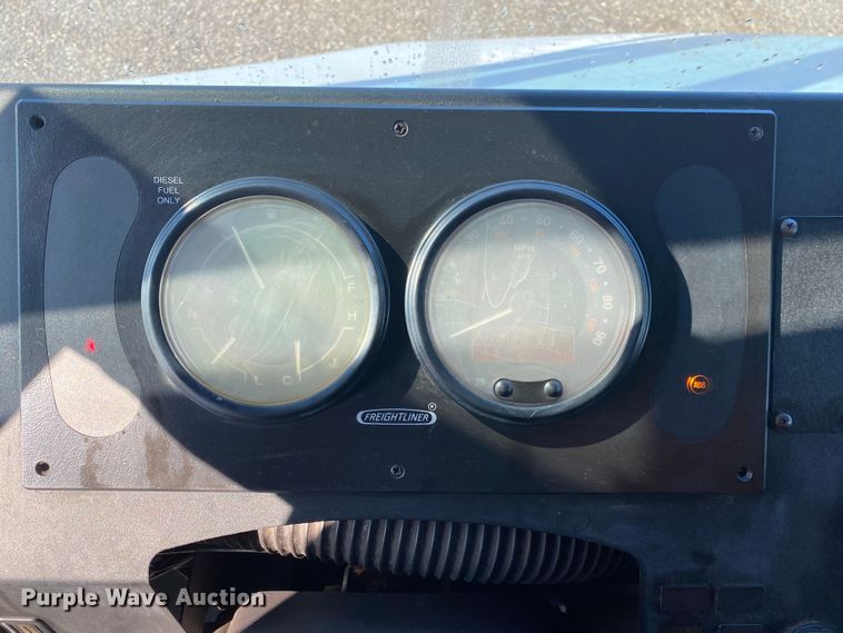 image for item JW9286 2005 Freightliner MT55  delivery van