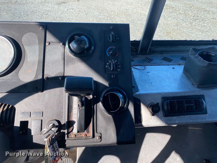 image for item JW9286 2005 Freightliner MT55  delivery van