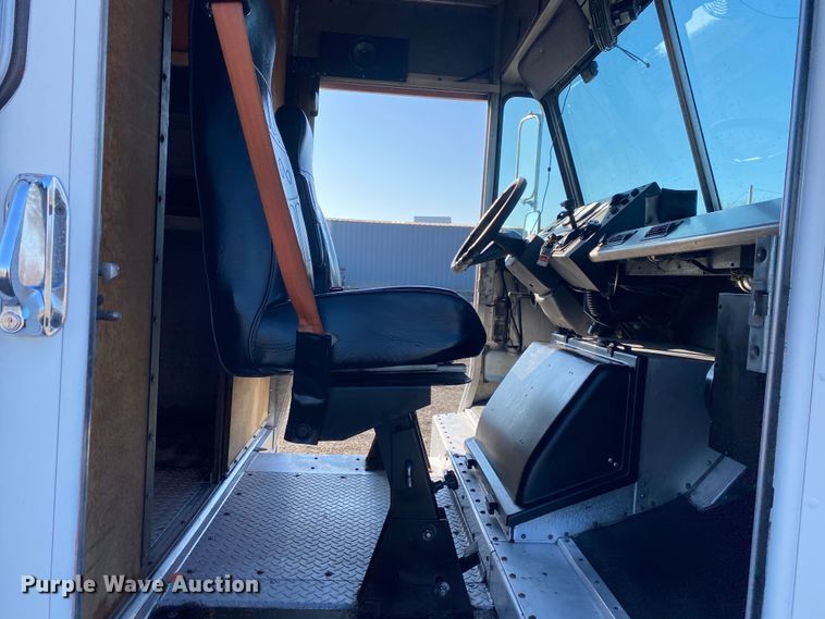 image for item JW9286 2005 Freightliner MT55  delivery van