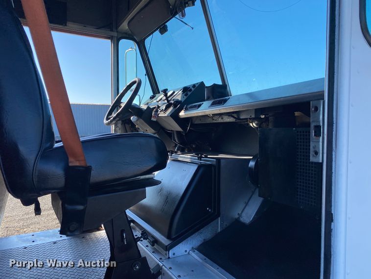 image for item JW9286 2005 Freightliner MT55  delivery van