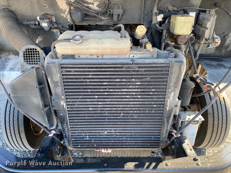 image for item JW9286 2005 Freightliner MT55  delivery van