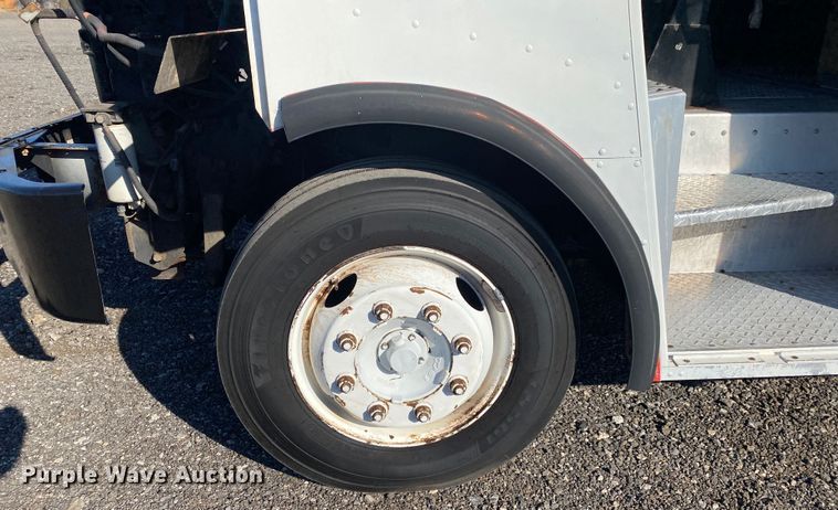 image for item JW9286 2005 Freightliner MT55  delivery van