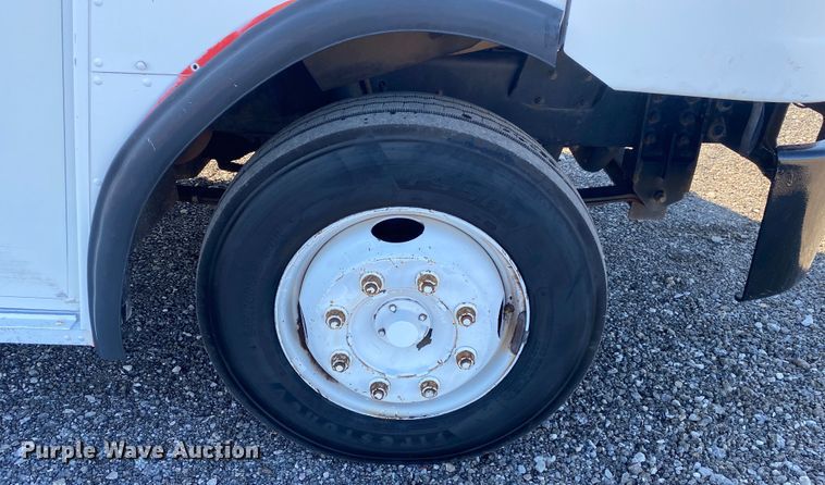 image for item JW9286 2005 Freightliner MT55  delivery van