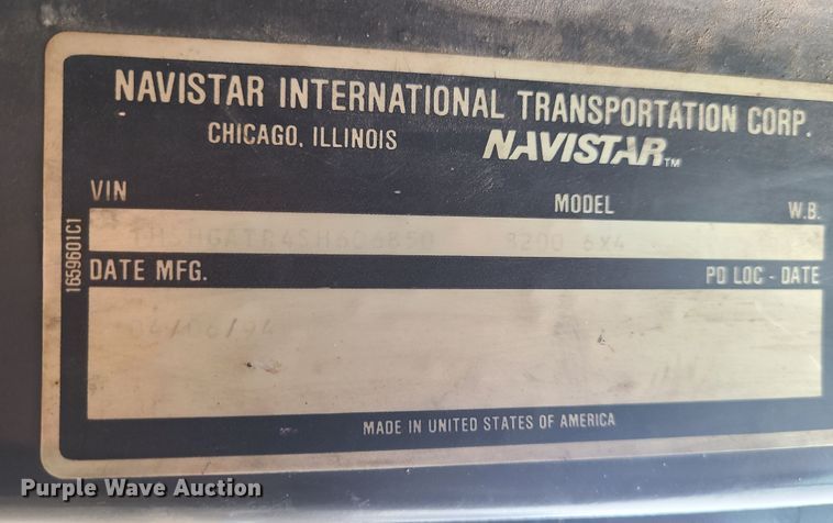 image for item JW9882 1995 International 8200  truck cab and chassis