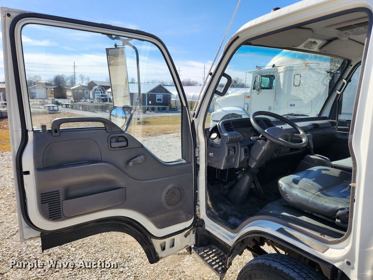 image for item KT9405 1996 Isuzu NPR  delivery truck