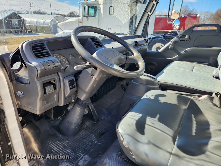 image for item KT9405 1996 Isuzu NPR  delivery truck