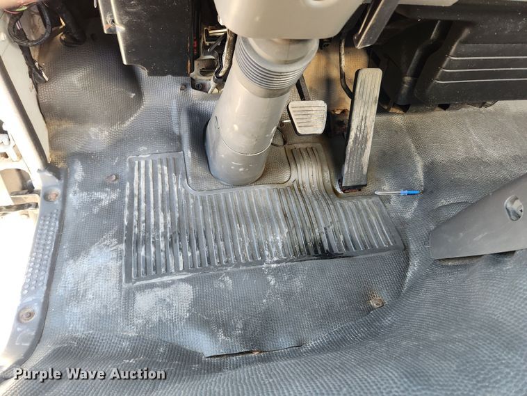 image for item KT9405 1996 Isuzu NPR  delivery truck