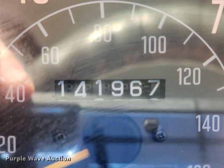 image for item KT9405 1996 Isuzu NPR  delivery truck