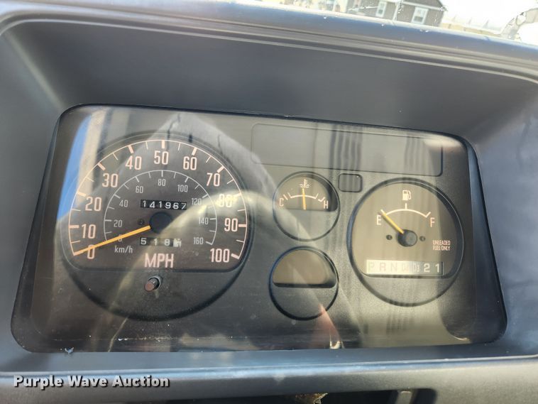 image for item KT9405 1996 Isuzu NPR  delivery truck