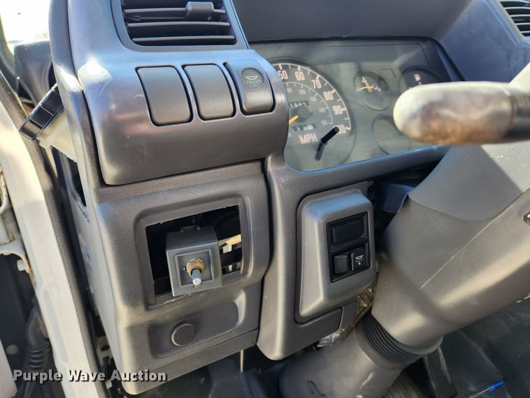 image for item KT9405 1996 Isuzu NPR  delivery truck