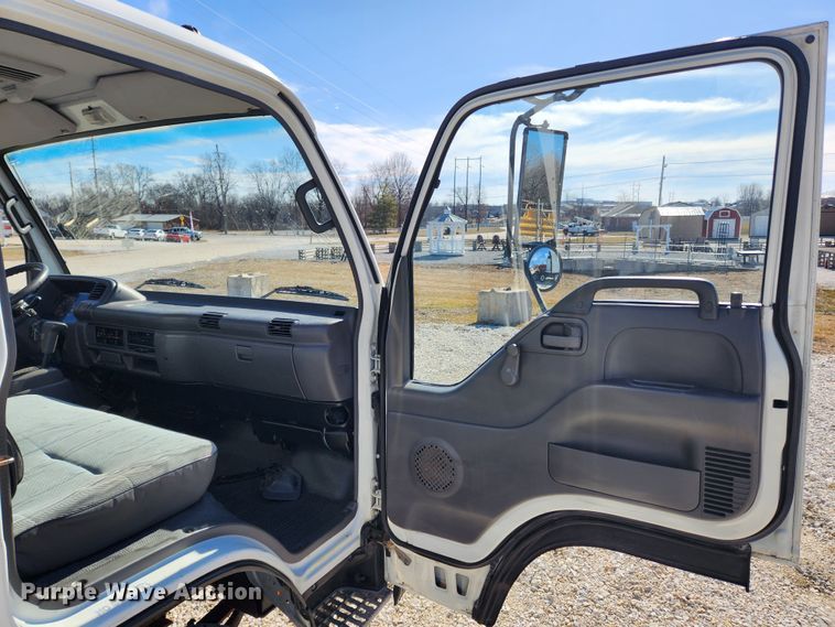 image for item KT9405 1996 Isuzu NPR  delivery truck