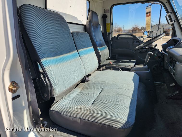 image for item KT9405 1996 Isuzu NPR  delivery truck