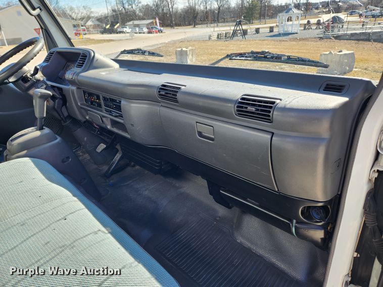 image for item KT9405 1996 Isuzu NPR  delivery truck