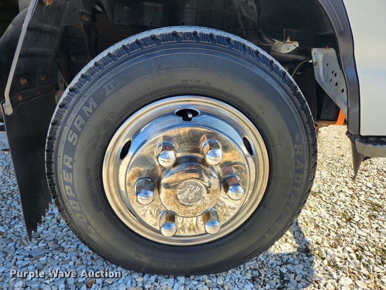 image for item KT9405 1996 Isuzu NPR  delivery truck