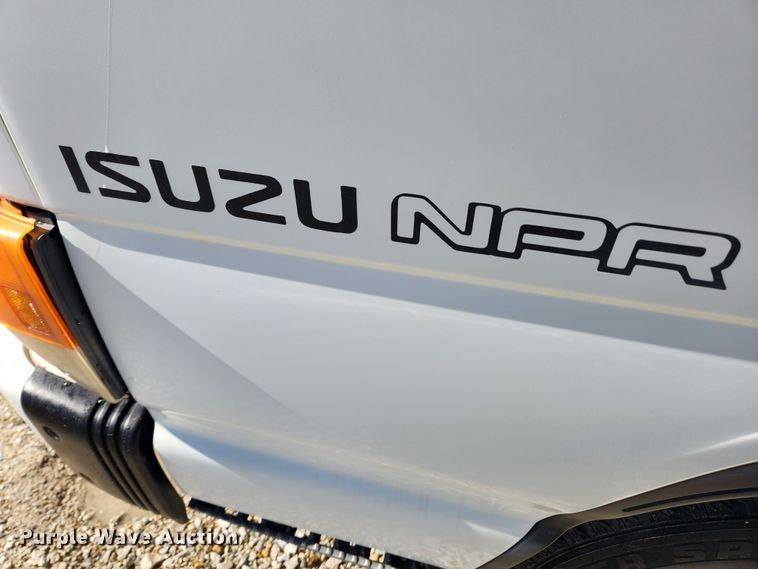 image for item KT9405 1996 Isuzu NPR  delivery truck