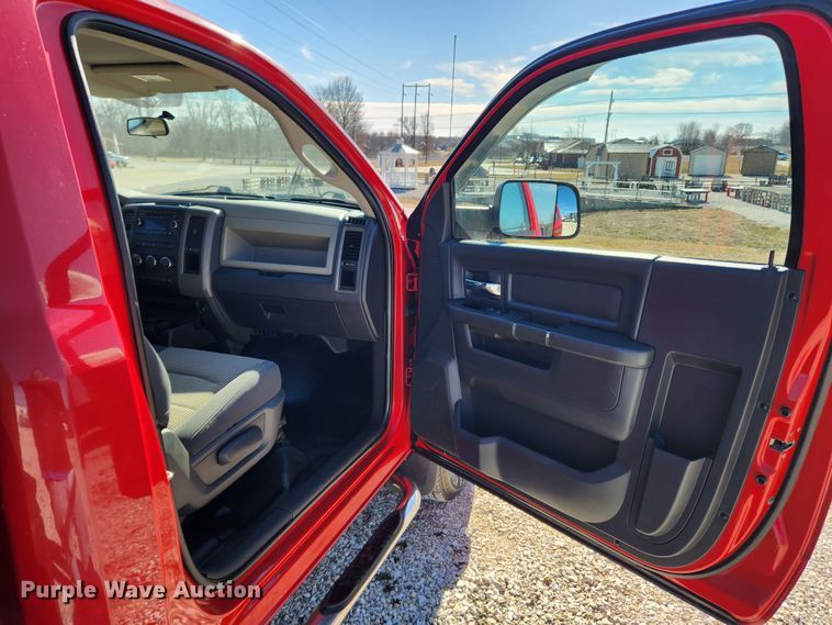 image for item KT9406 2011 Dodge Ram 3500HD  flatbed pickup truck