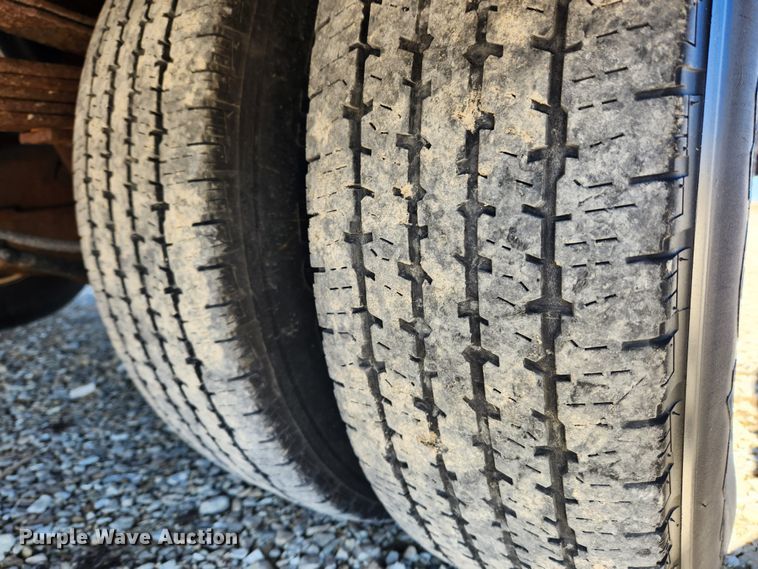 image for item KT9406 2011 Dodge Ram 3500HD  flatbed pickup truck