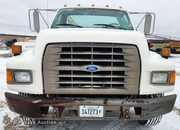 image for item KT9414 1995 Ford F700  truck cab and chassis