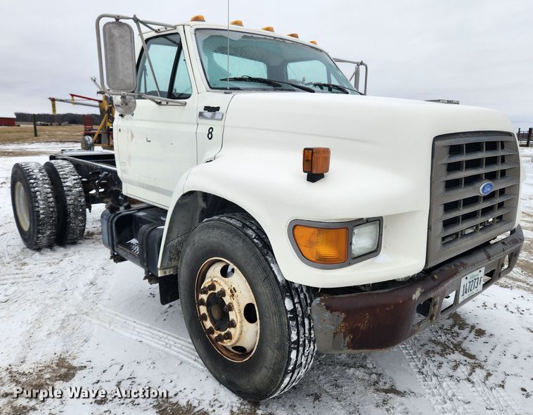 image for item KT9414 1995 Ford F700  truck cab and chassis