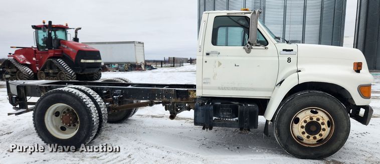 image for item KT9414 1995 Ford F700  truck cab and chassis