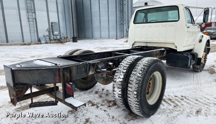 image for item KT9414 1995 Ford F700  truck cab and chassis