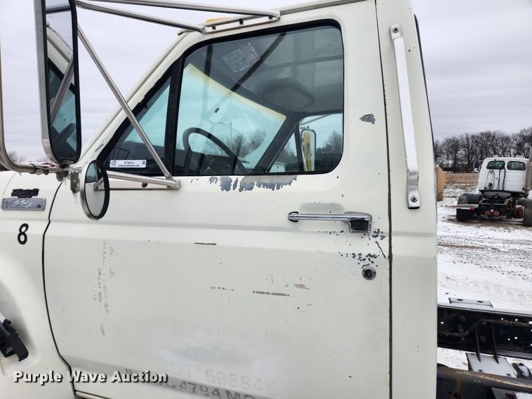 image for item KT9414 1995 Ford F700  truck cab and chassis
